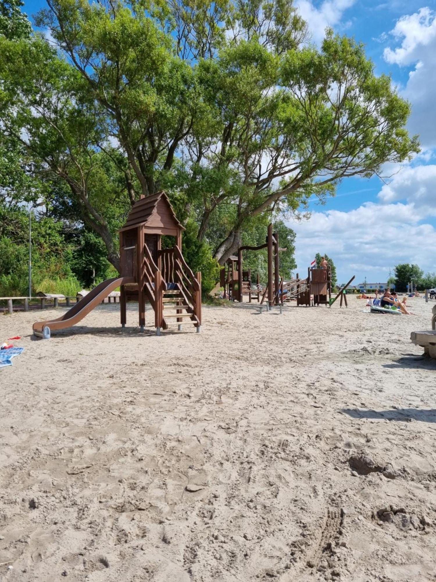 Camping De Tulpenweide Lege Kampeerplaats, Lege Plaats Op Het Gras Zonder Bed Breezand Extérieur photo
