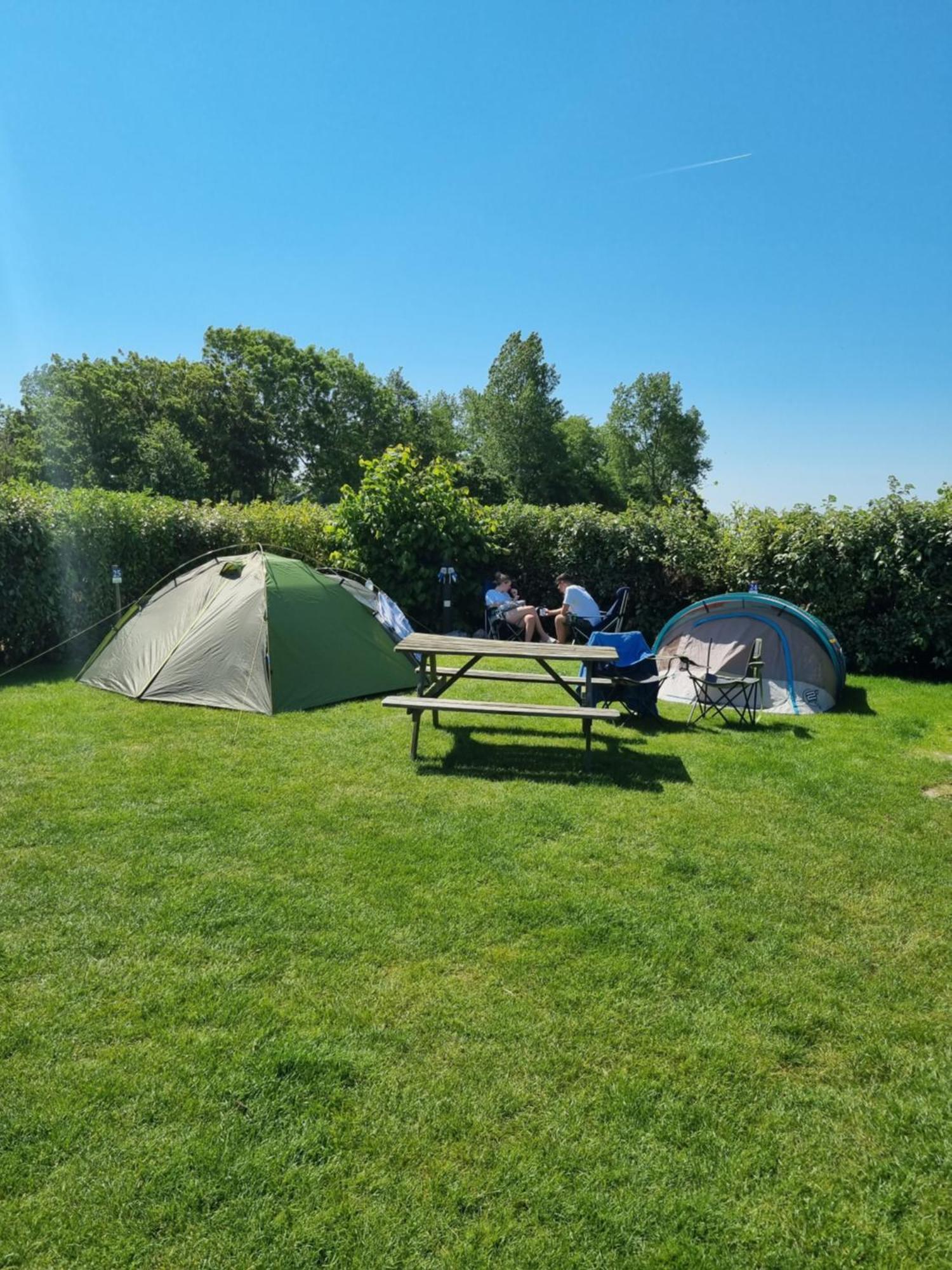 Camping De Tulpenweide Lege Kampeerplaats, Lege Plaats Op Het Gras Zonder Bed Breezand Extérieur photo