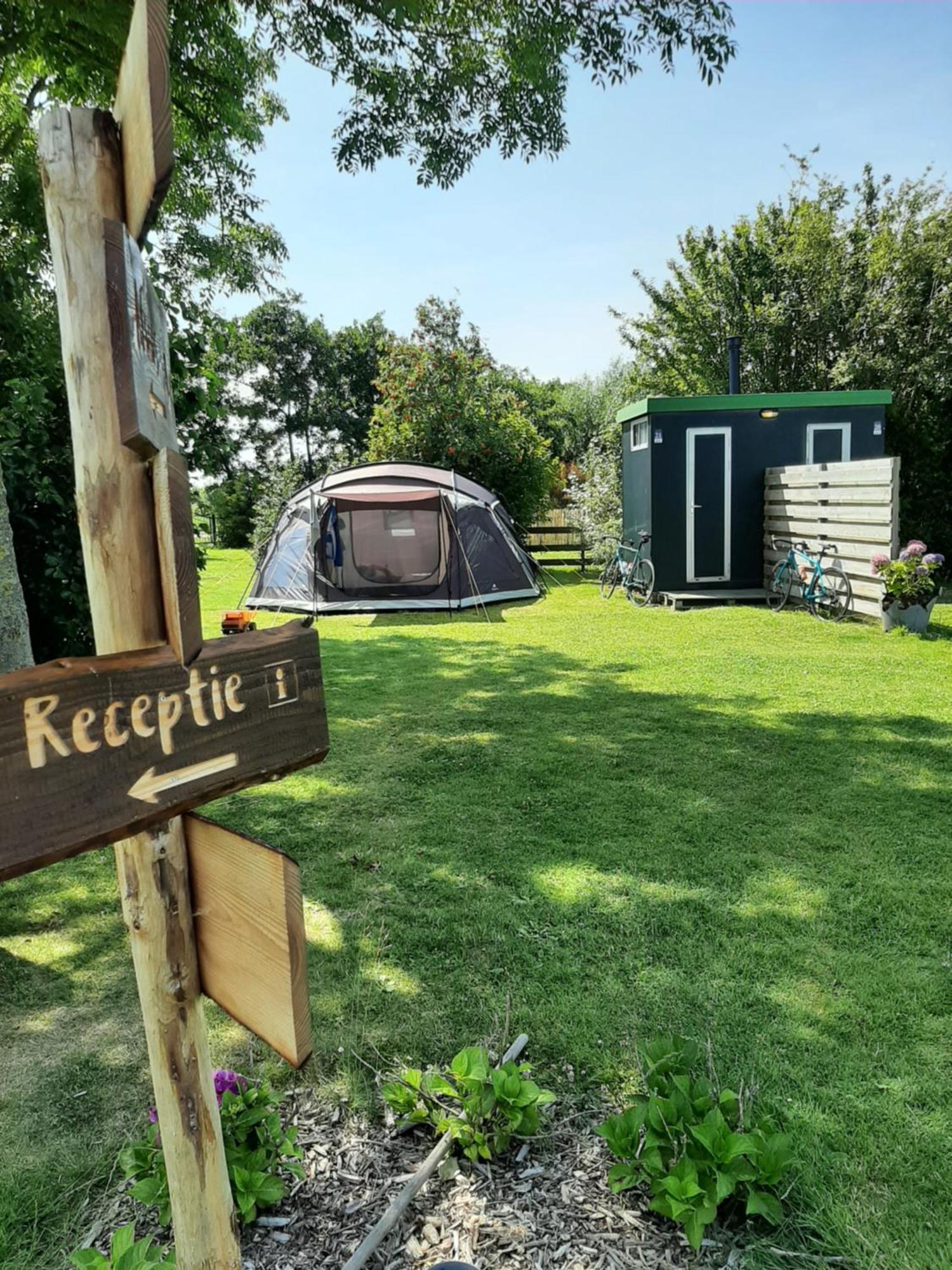 Camping De Tulpenweide Lege Kampeerplaats, Lege Plaats Op Het Gras Zonder Bed Breezand Chambre photo
