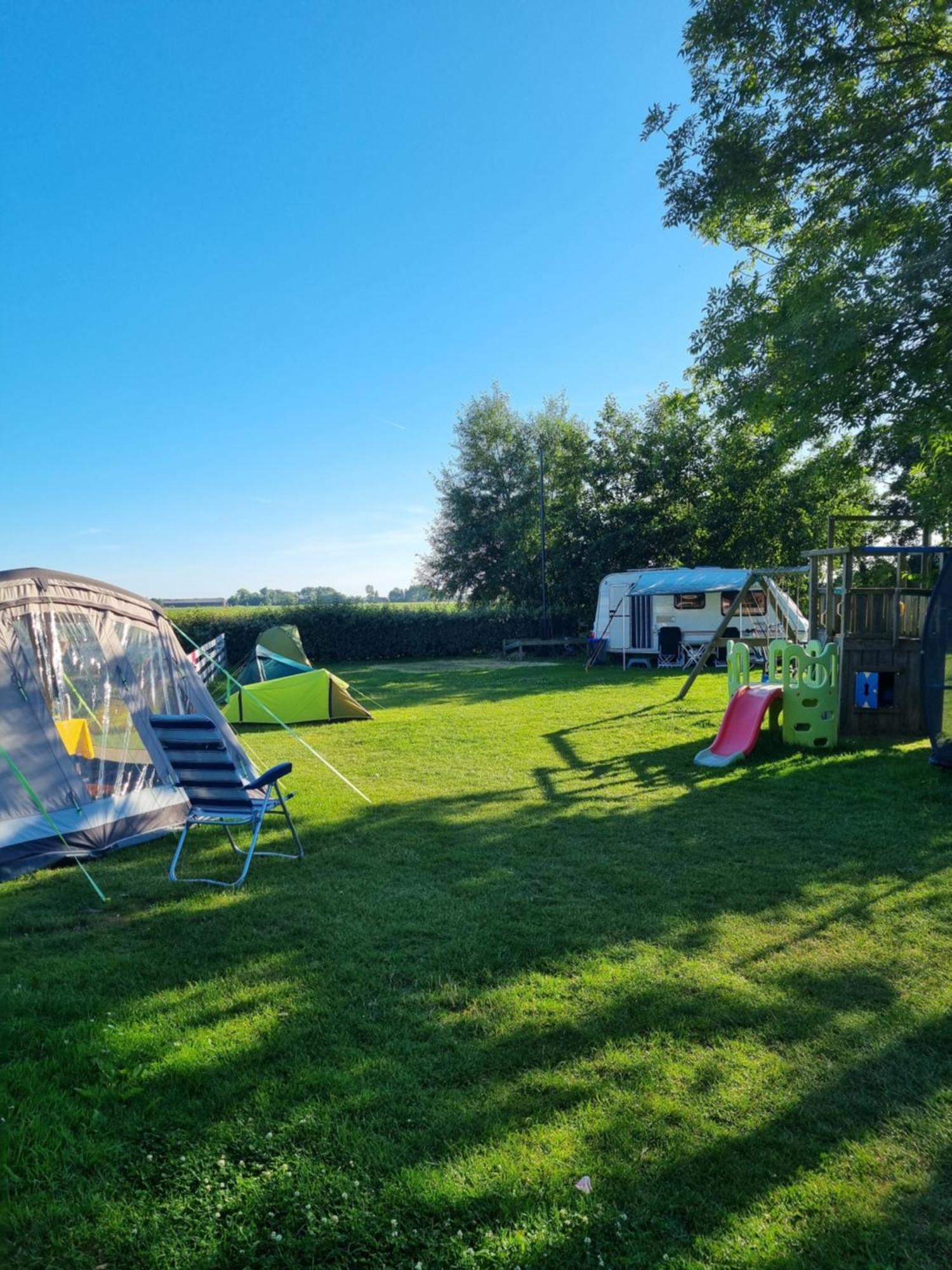 Camping De Tulpenweide Lege Kampeerplaats, Lege Plaats Op Het Gras Zonder Bed Breezand Chambre photo