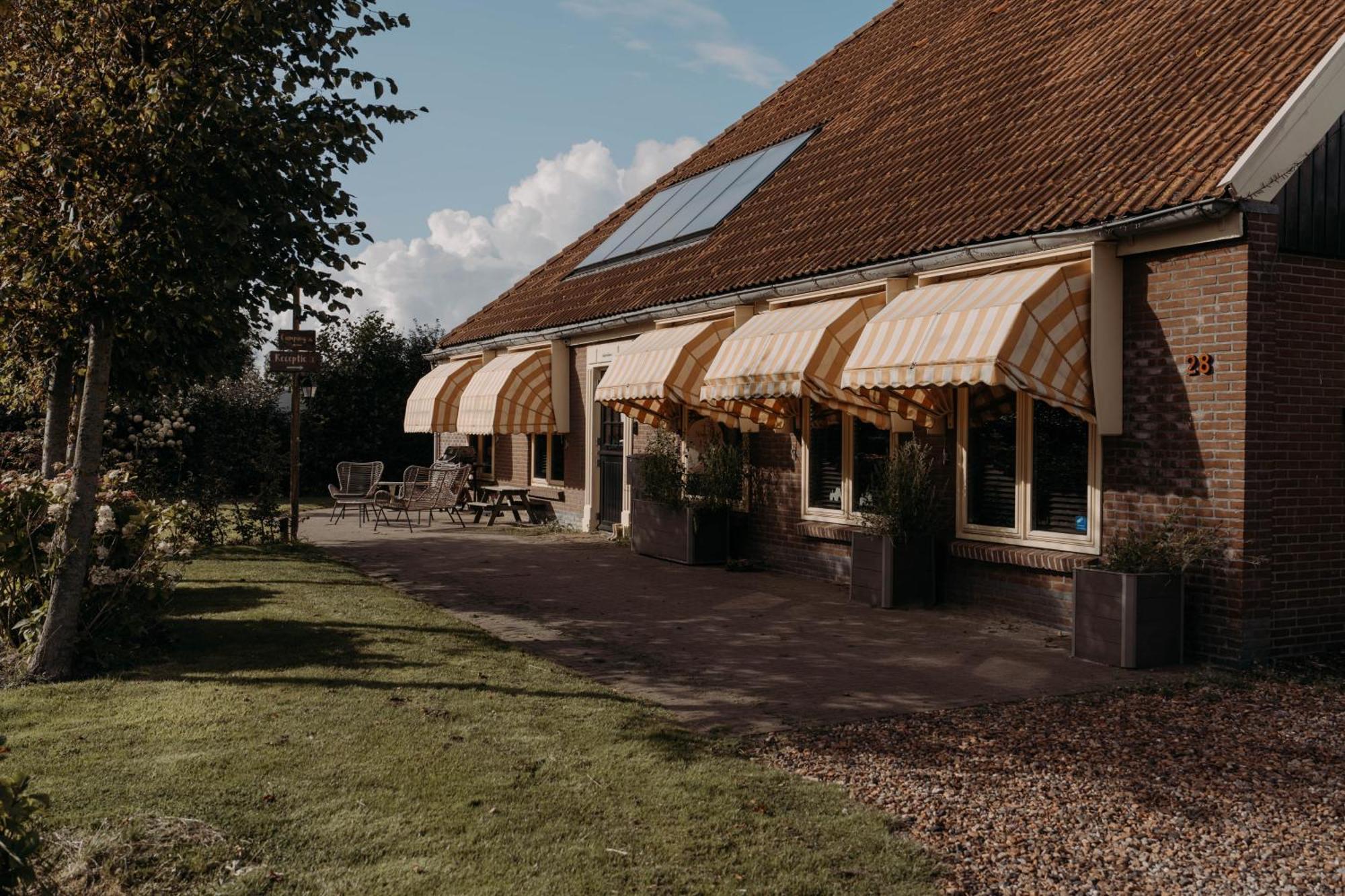 Camping De Tulpenweide Lege Kampeerplaats, Lege Plaats Op Het Gras Zonder Bed Breezand Extérieur photo